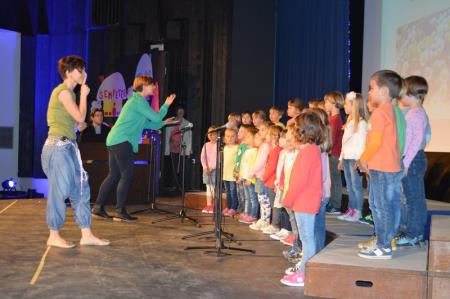 8.FESTIVAL OTROŠKIH PESMI IN PLESOV 32