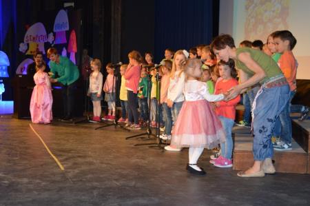 8.FESTIVAL OTROŠKIH PESMI IN PLESOV 33