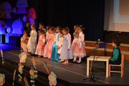 8.FESTIVAL OTROŠKIH PESMI IN PLESOV 37