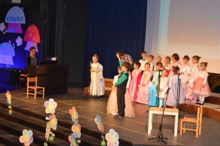 8.FESTIVAL OTROŠKIH PESMI IN PLESOV 39