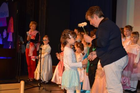 8.FESTIVAL OTROŠKIH PESMI IN PLESOV 40