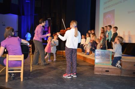 8.FESTIVAL OTROŠKIH PESMI IN PLESOV 61