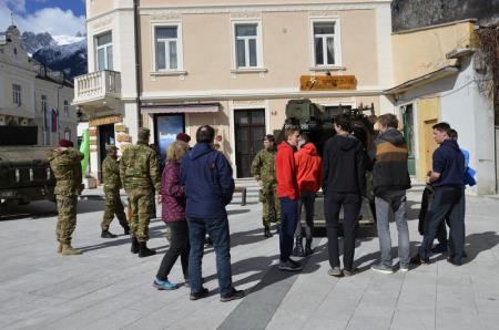 PREDSTAVITEV VOJAŠKEGA POKLICA 12