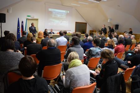 POSVET POTENCIALI IN IZZIVI TURIZMA V DOLINI SOČE 8