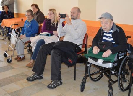 OBISK STANOVALCEV DOMOV UPOKOJENCEV 16