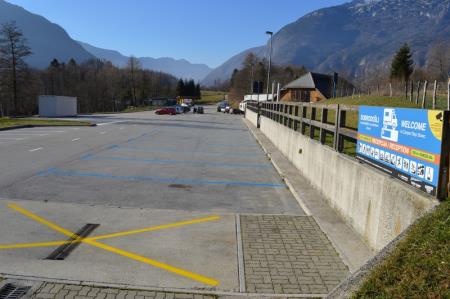 UREJENO PARKIRIŠČE NA POSTAJI »A« 5