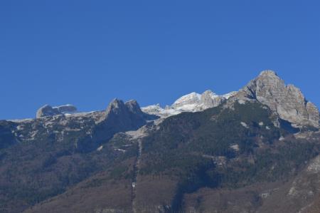 UREJENO PARKIRIŠČE NA POSTAJI »A« 6